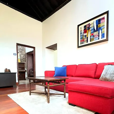 Charming House In With Comfort Дом отдыха Гарачико