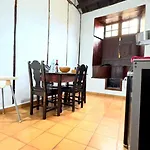 Hébergement de vacances Charming House In With Comfort *