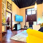 Charming House In With Comfort Hébergement de vacances